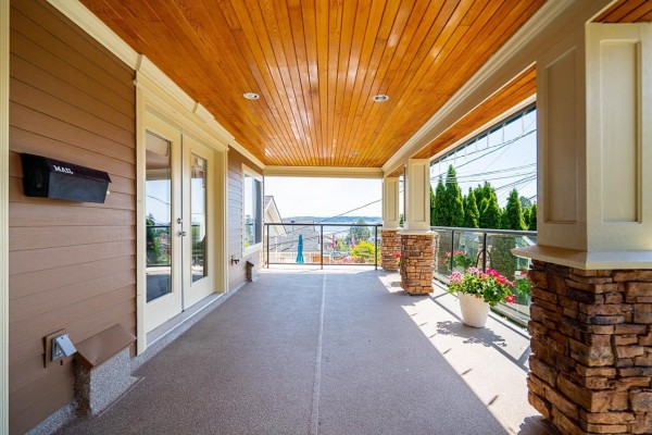 976 Parker Street, White Rock, BC V4B4R4 Photo 4