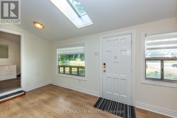 Living room - 9775 Highway 7, Halton Hills, ON L7J2L8 Photo 4