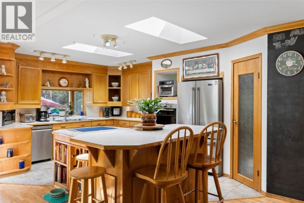 9792 Meadow Road, Kamloops, BC, photo 3