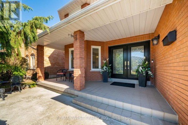 98 Arrowhead Drive, Vaughan, ON, photo 2