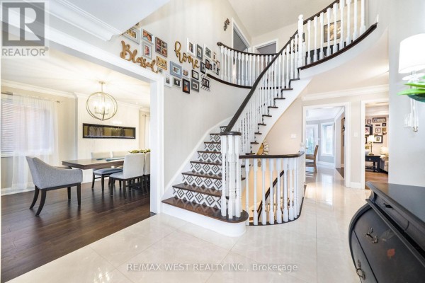 98 Arrowhead Drive, Vaughan, ON, photo 3