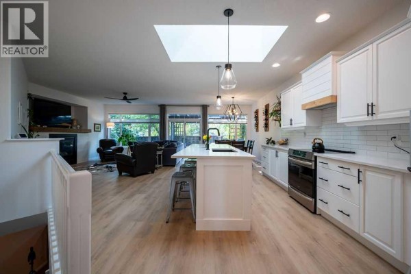 Kitchen - 98 Chapala Grove Se, Calgary, AB T2X3V5 Photo 5