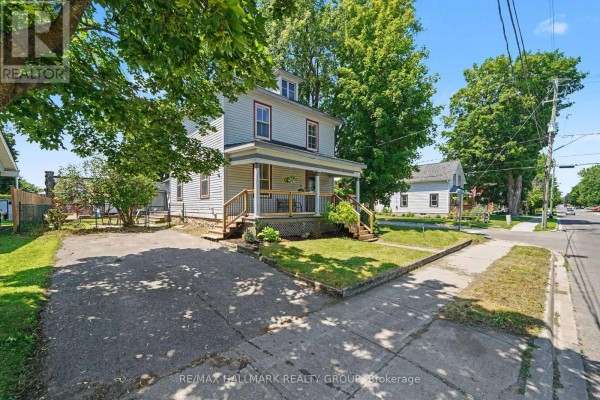 98 Drummond Street E, Perth, ON, photo 2
