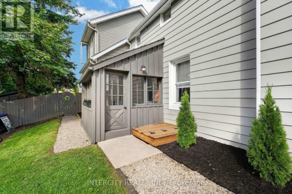 Kitchen - 98 Essa Street, Bradford West Gwillimbury, ON L3Z1P4 Photo 4