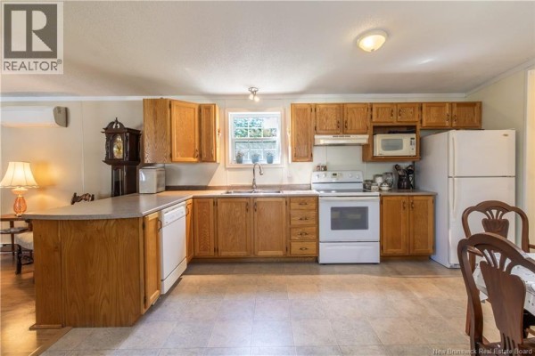 Sunroom - 98 Fourth Street, Sussex Corner, NB E4E5V9 Photo 3