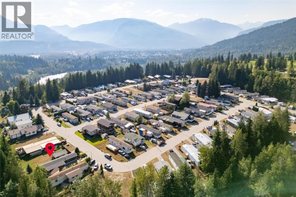 98 Johnson Way, Revelstoke, BC V0E2S0 Photo 3