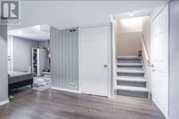 98 Kirby Crescent, Whitby, ON, photo 2