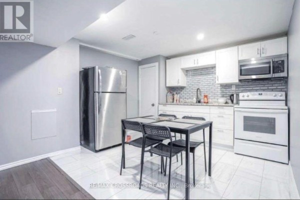 98 Kirby Crescent, Whitby, ON, photo 3