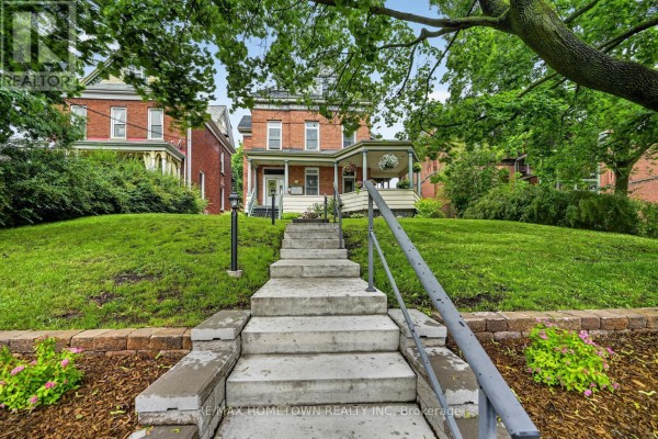 98 Pine Street, Brockville, ON K6V1G9 Photo 2