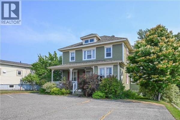 Bath (# pieces 1-6) - 98 Saint-pierre Ouest Boulevard, Caraquet, NB E1W1B6 Photo 5
