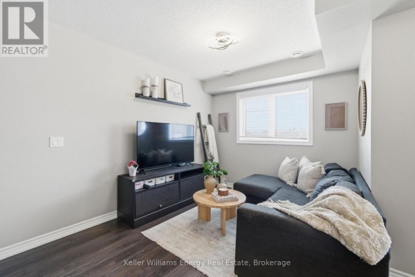 Bedroom 2 - 98 Tabaret Crescent, Oshawa, ON L1L0G5 Photo 5