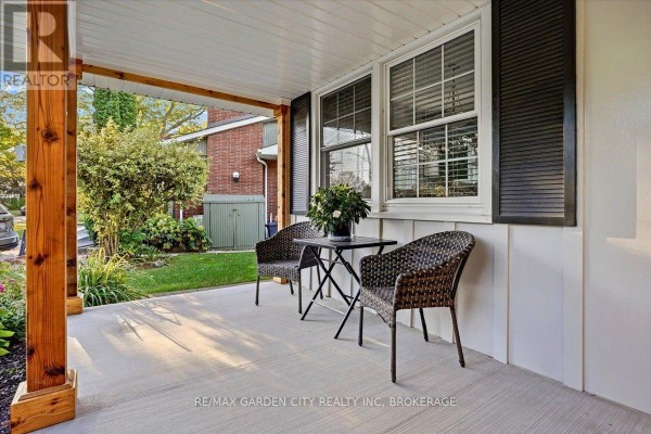 Living room - 98 Village Road, St  Catharines, ON L2T3C1 Photo 5