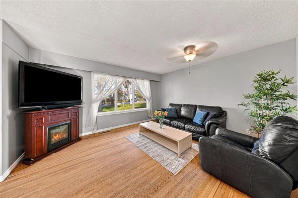 Bedroom - 98 Whitehall Boulevard, Winnipeg, MB R2C0Y5 Photo 4