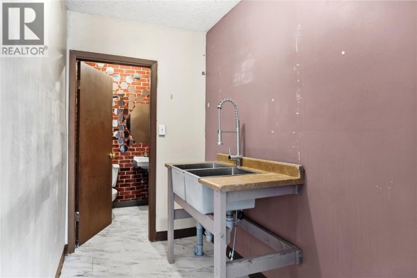 980 Victoria Street, Kamloops, BC, photo 3