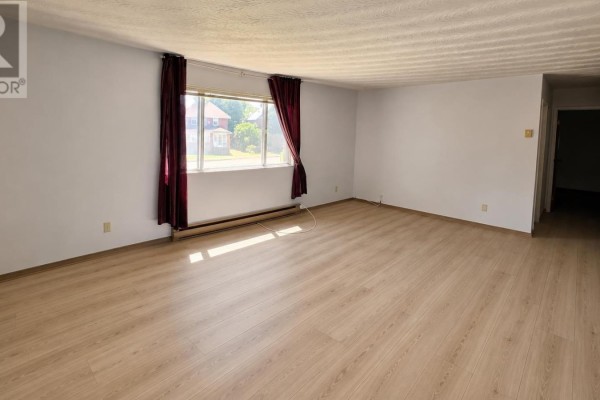980 Wellington St E, Sault Ste  Marie, ON, photo 3