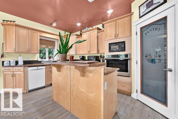9802 102 St, Morinville, AB, photo 3