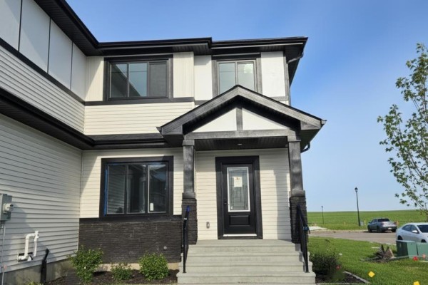 Duplex for rent at #mainfloor 9802 107 Morinville Av, Morinville, AB - MLS® LuYCkB
