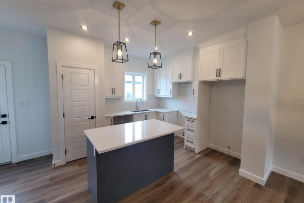 #mainfloor 9802 107 Morinville Av, Morinville, AB T8R1E5 Photo 4