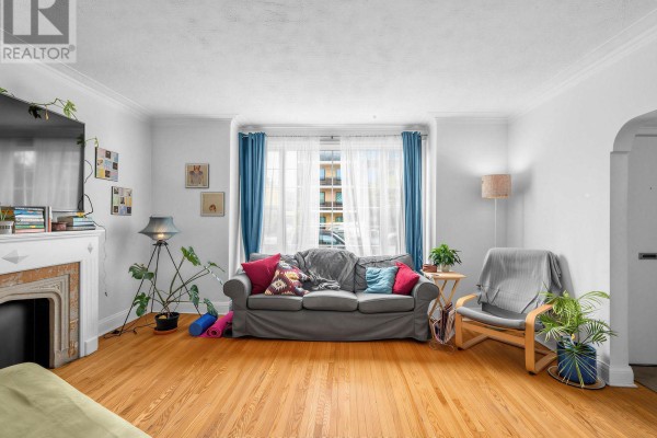 Living room - 981 Avenue Road, Toronto, ON M5P2K9 Photo 5