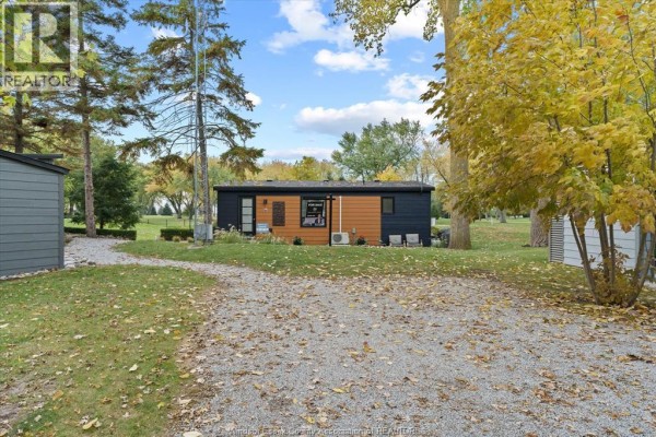 Living room - 981 County Rd 2 Unit# 711, Belle River, ON N8L1B4 Photo 3