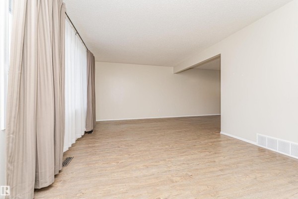 Family room - 9810 98a Av, Morinville, AB T8R1P4 Photo 4