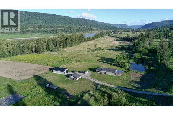 Kitchen - 9811 Marguerite Ferry Road, Quesnel, BC V2J6R6 Photo 5
