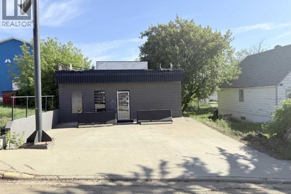 9815 94 Avenue, Peace River, AB, photo 2
