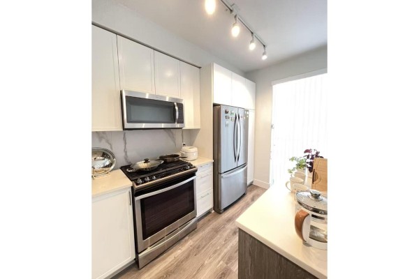 9817 161a Street, Surrey, BC V4N6S7 Photo 2