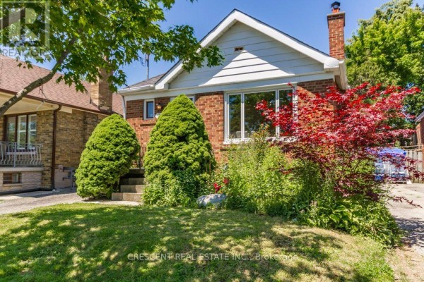 982 Briar Hill Avenue, Toronto, ON, photo 3