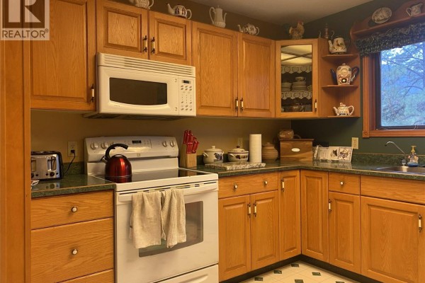 4pc Bathroom - 9820 Granby Road, Grand Forks, BC V0H1H1 Photo 4