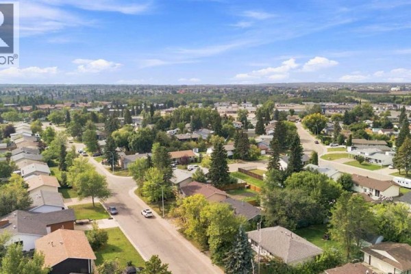 2pc Bathroom - 9822 80 Avenue, Grande Prairie, AB T8V3S5 Photo 5