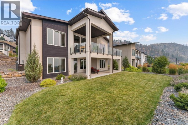 5pc Bathroom - 9830 Beacon Hill Crescent, Lake Country, BC V0E2G0 Photo 5