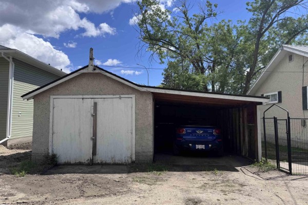 Primary Bedroom - 9836 100 St, Westlock, AB T7P2R2 Photo 4
