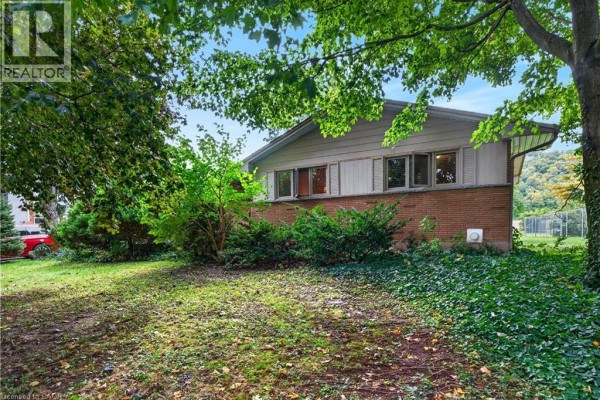 Residential for rent at 984 #8 Highway, Stoney Creek, ON - MLS® dFMBzI