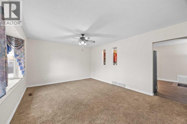 Bedroom - 9843 Auburn Road Se, Calgary, AB T2J1C9 Photo 3
