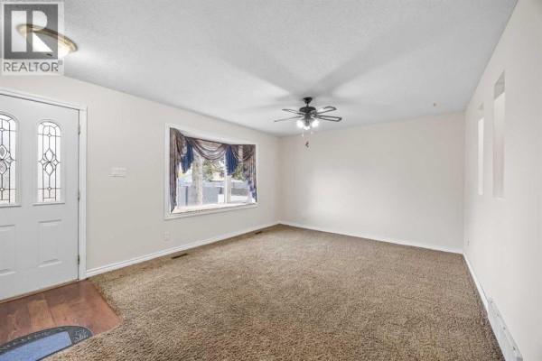 Foyer - 9843 Auburn Road Se, Calgary, AB T2J1C9 Photo 4