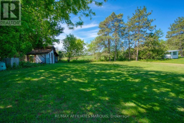 Living room - 9851 Highway 42 Highway, Rideau Lakes, ON K0G1X0 Photo 3