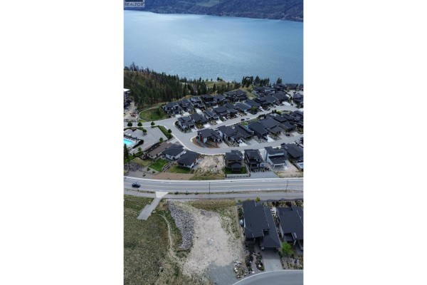 9862 Beacon Hill Drive, Lake Country, BC V4V0A9 Photo 3