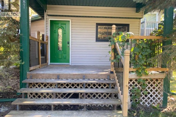 Den - 987 1 Avenue Ne, Sundre, AB T0M1X0 Photo 2