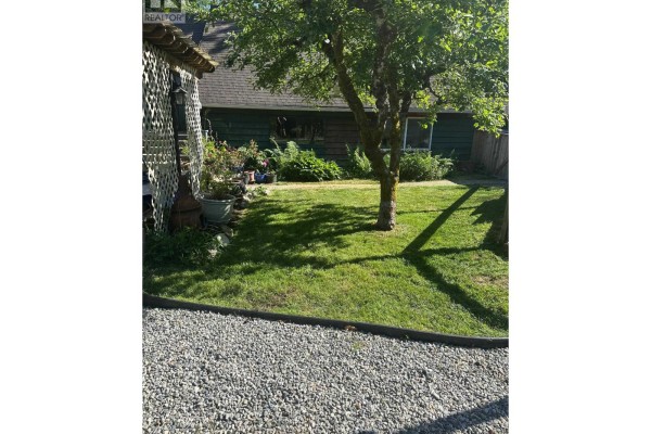988 Cemetery Road, Gibsons, BC V0N1V7 Photo 5