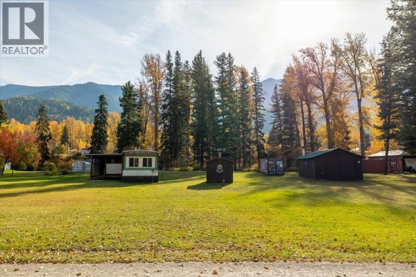 Primary Bedroom - 9882 Victoria Street, Fernie, BC V0B1M5 Photo 4