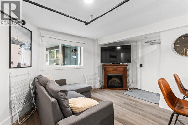 Dining nook - 9885 Pinnacles Road Unit# 102, Silver Star, BC V1B3M1 Photo 5