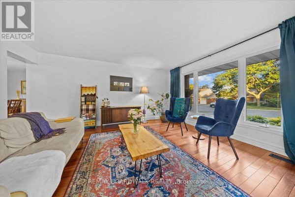 Office - 989 Cahill Drive W, Ottawa, ON K1V9H9 Photo 4