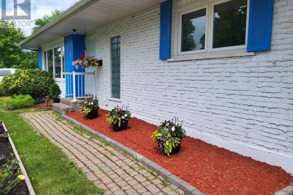 Den - 989 Goren Avenue, Ottawa, ON K1G2T8 Photo 3