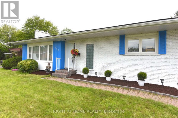 Laundry room - 989 Goren Avenue, Ottawa, ON K1G2T8 Photo 4