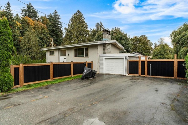 Residential for sale at 9890 Gracemar Drive, East Chilliwack, Chilliwack, BC - MLS® rCqLgf