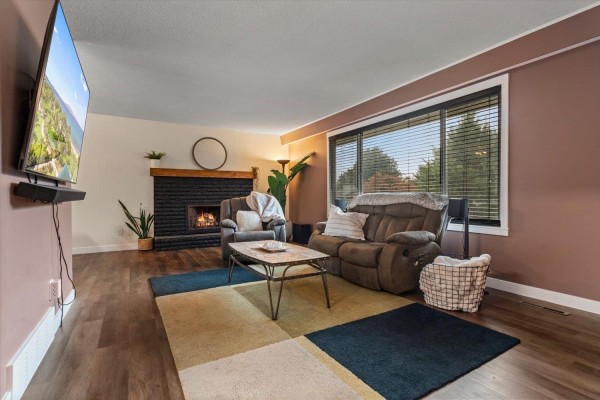9890 Gracemar Drive, East Chilliwack, Chilliwack, BC, photo 2