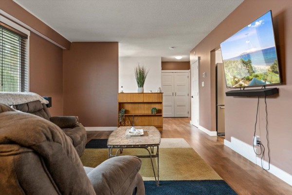 Bedroom 2 - 9890 Gracemar Drive, East Chilliwack, Chilliwack, BC V2P7P2 Photo 5