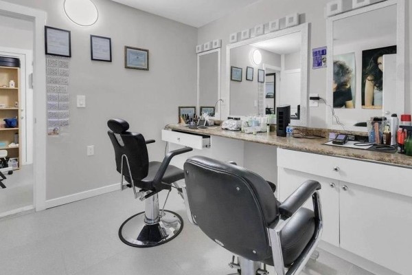9892 130 Street, Surrey, BC V3T3L4 Photo 4