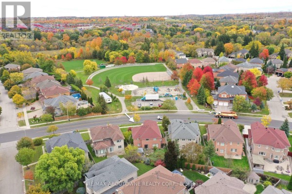 99 Boxwood Crescent, Markham, ON L3S3W6 Photo 4